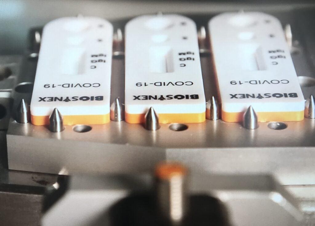 Biosynex muscle sa logistique avec ACSEP et IzyPro