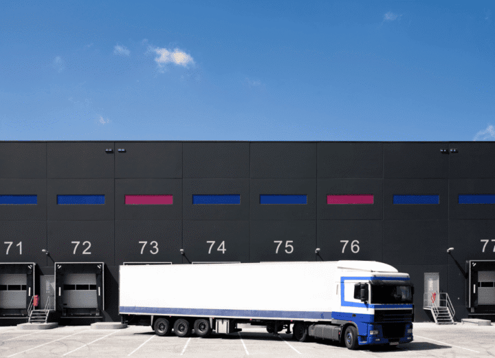 Transport : la gestion des slots est l'angle mort de votre supply chain. Centralisez vos rendez-vous avec le TMS OneWorld et réduisez vos coûts.