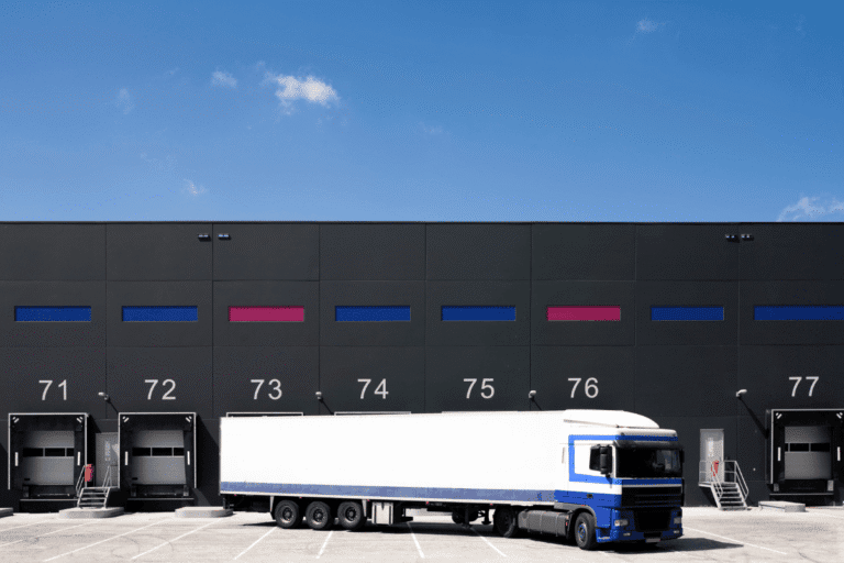 Transport : la gestion des slots est l'angle mort de votre supply chain. Centralisez vos rendez-vous avec le TMS OneWorld et réduisez vos coûts.